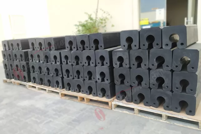 Rubber Keyhole Fender